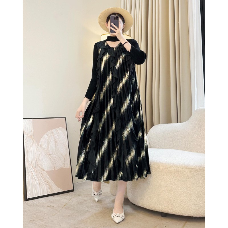 Fashionable pleated women's clothing loose long-sleeved dresses, elegant women's clothing for online sale